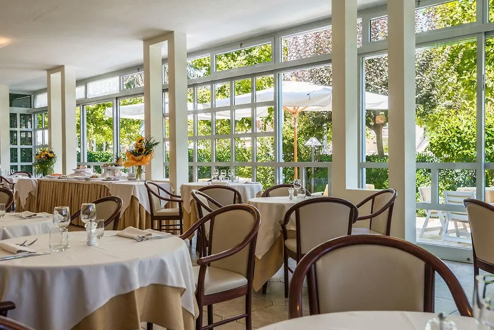 Hotel Athena Cervia 3*,
