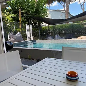 Appartamento Luxury 4 With Swimming Pool