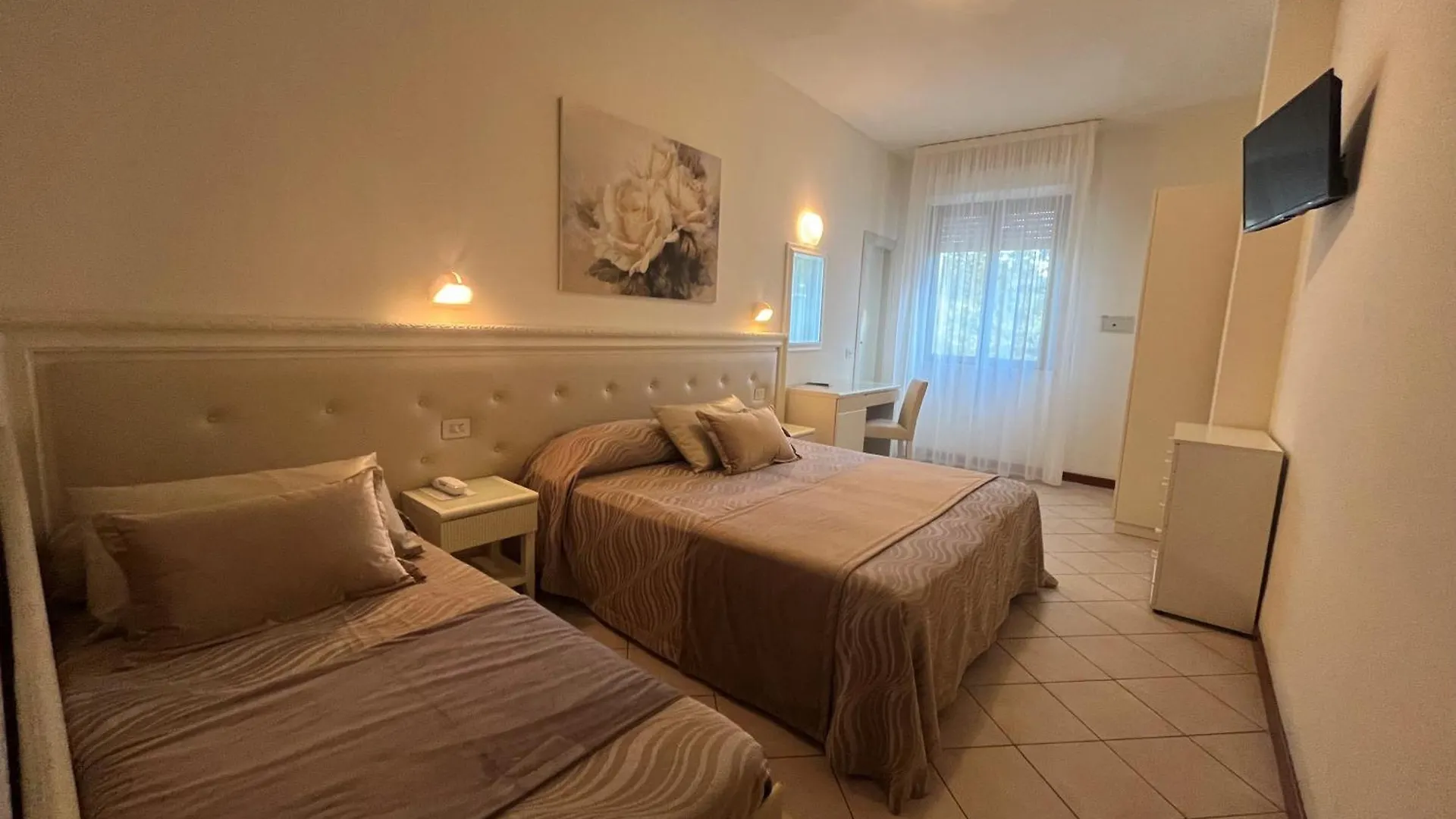 Hotel Athena 切尔维亚